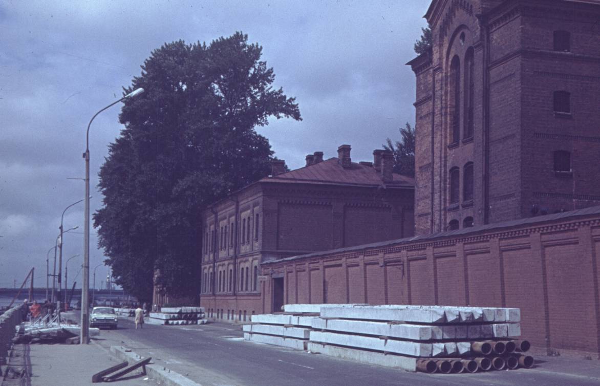 050.jpg