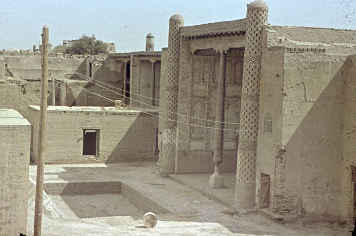 143.jpg